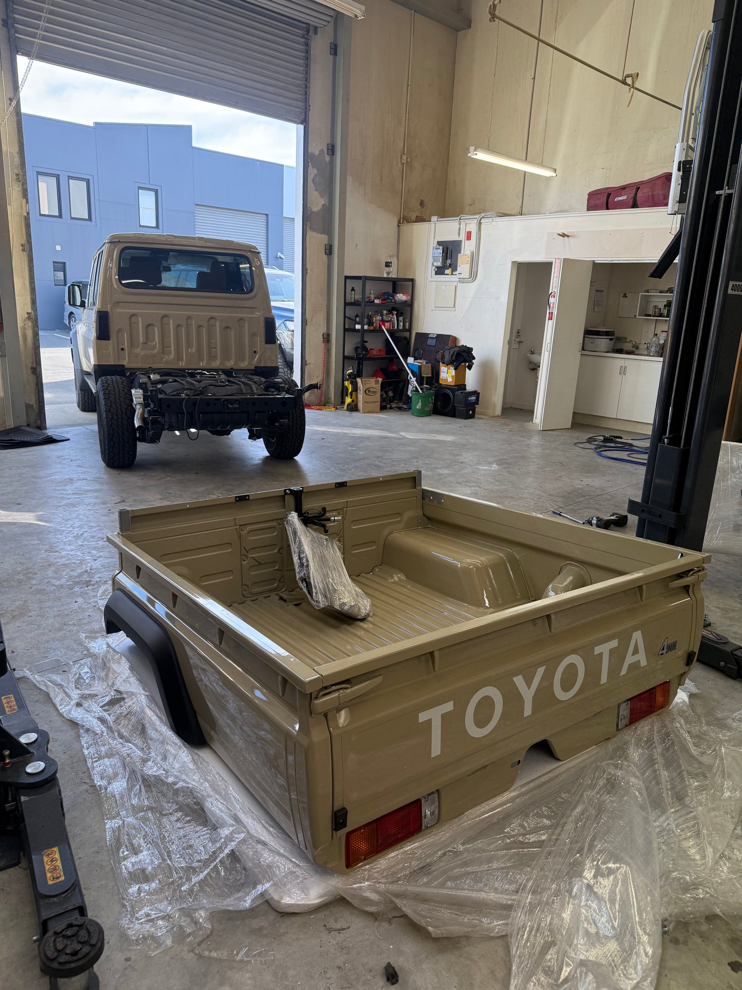 Original Toyota Wellside for 79 Series