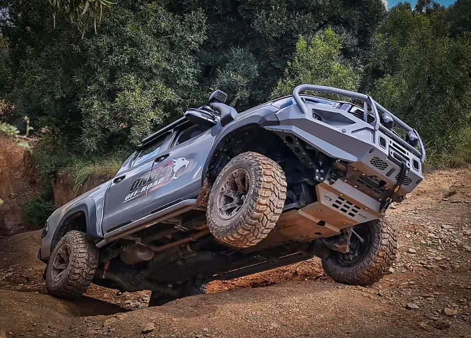ONCA Rock Sliders - Hilux - image 9