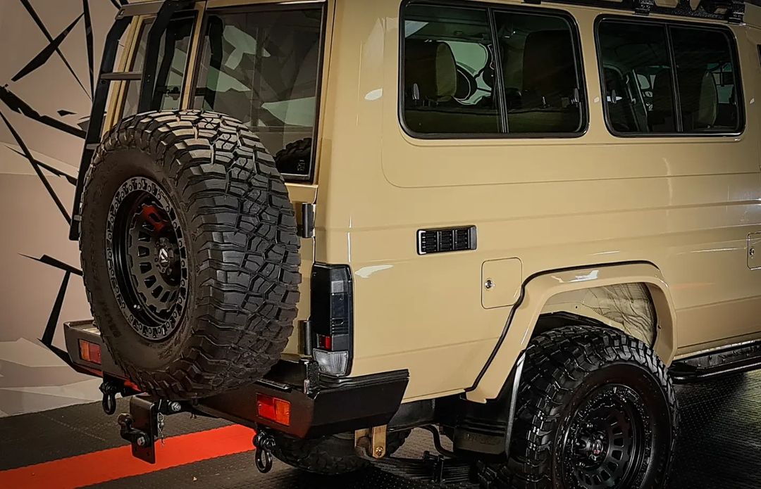 ONCA RFX LD Type Bull Bar for 76, 78 and 79 Series - image 11
