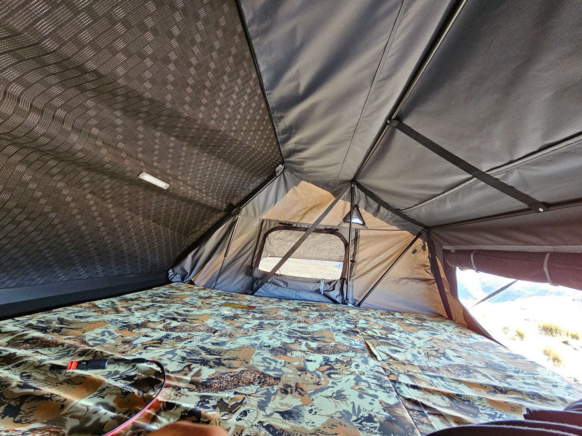 EEZI-AWN SWORD Jumbo/Family Hard Shell Roof Tent - image 11
